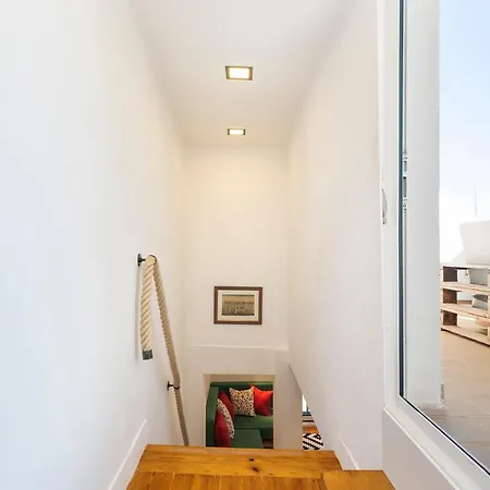Daire Cosy Alfama Hideout - With Rooftop Terrace