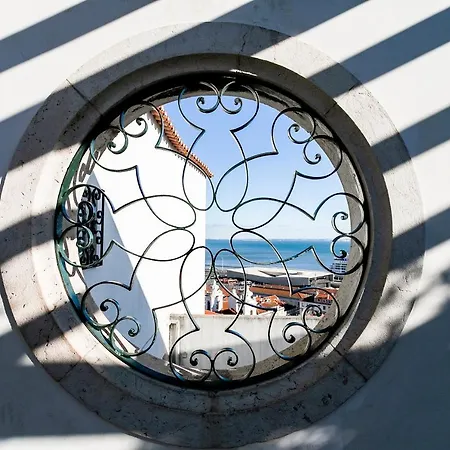 Daire Cosy Alfama Hideout - With Rooftop Terrace *