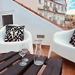 Cosy Alfama Hideout - With Rooftop Terrace