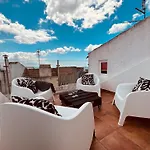 Cosy Alfama Hideout - With Rooftop Terrace شقة