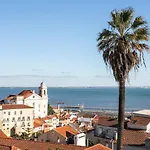 Cosy Alfama Hideout - With Rooftop Terrace شقة Lisboa