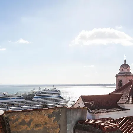 Cosy Alfama Hideout - With Rooftop Terrace