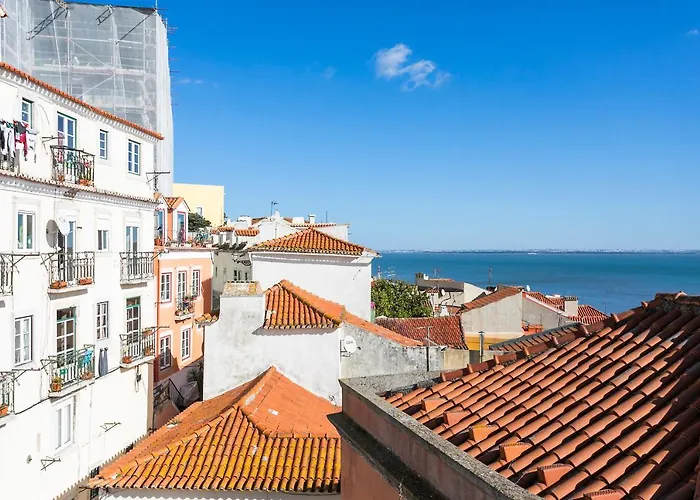 Cosy Alfama Hideout - With Rooftop Terrace *