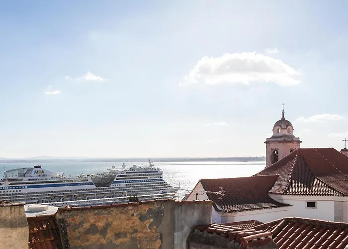 Cosy Alfama Hideout - With Rooftop Terrace